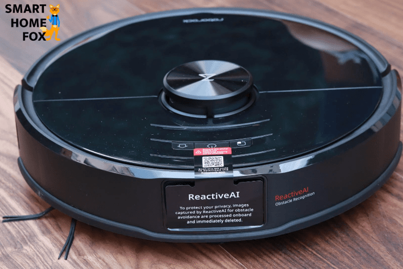 Sticker on the Roborock S6 MaxV stereo camera with the privacy notice.